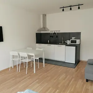 Brand New #51 With Free Secure Parking In The Center Prag