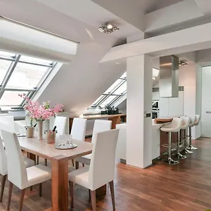 Appartamento Luxury Penthouse With Sauna, Terrace, 250m2, 5bdrm, 3bthrm, Praga