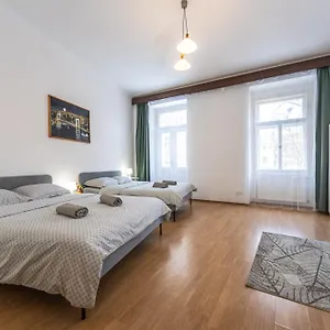 Wenceslas Square 2 Bedroom Prag